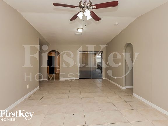 4th image of 241 SW 32nd Ter
