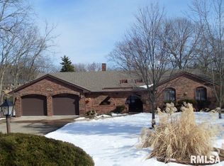 300 Lakeshore Dr, Washington, IL 61571