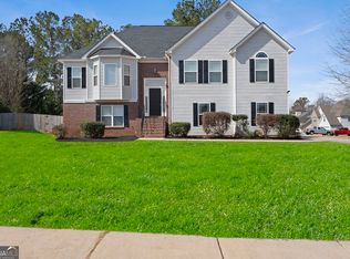 835 Betsy Ross Trl, Hampton, GA 30228
