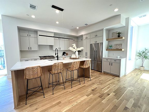 5th image of 4330 Dickason Ave #101