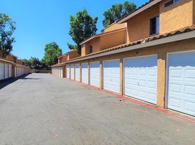 Valley View Apartments, 2 beds  2.0 baths (970 sqft)
