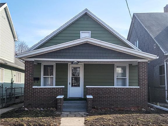 2nd image of 2424 Valentine St