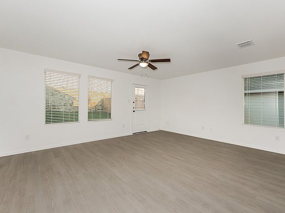 5th image of 2221 Vista Way