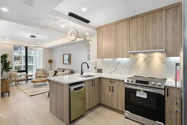 Rented by E Realty International Corp | media 9