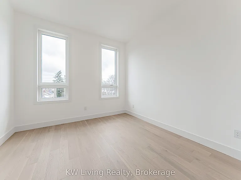 712 Eglinton Ave E — Photo 17