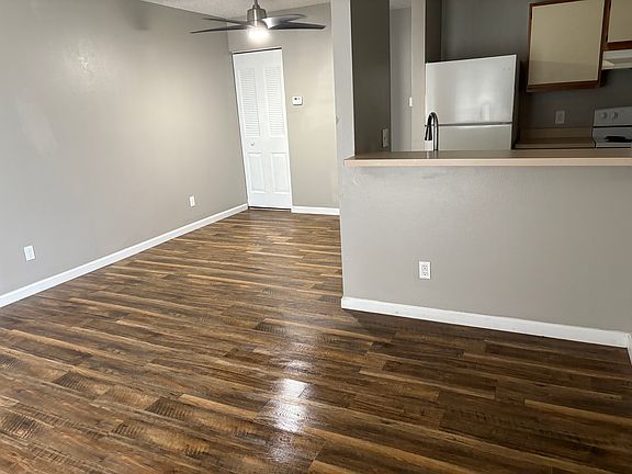 3rd image of 441 Cedarview Ct