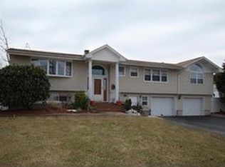 1 Lauren Ave S, Dix Hills, NY 11746
