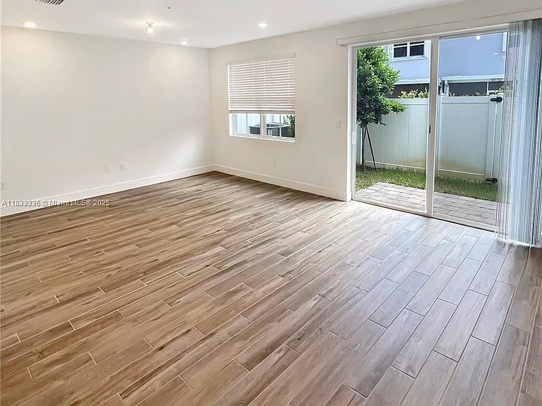 145 SW 170th Ave — Photo 5
