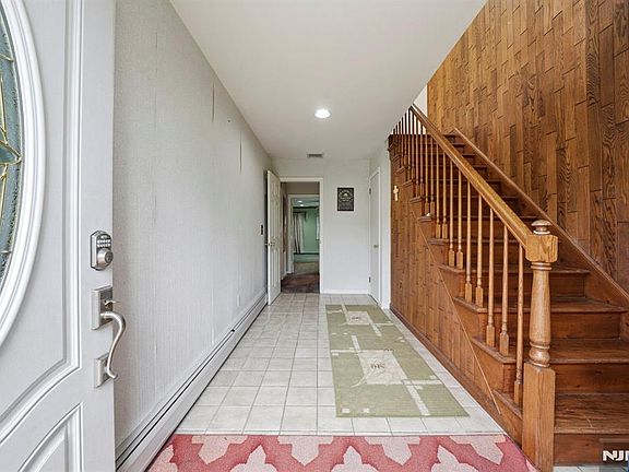 5th image of 433 Tappan Rd