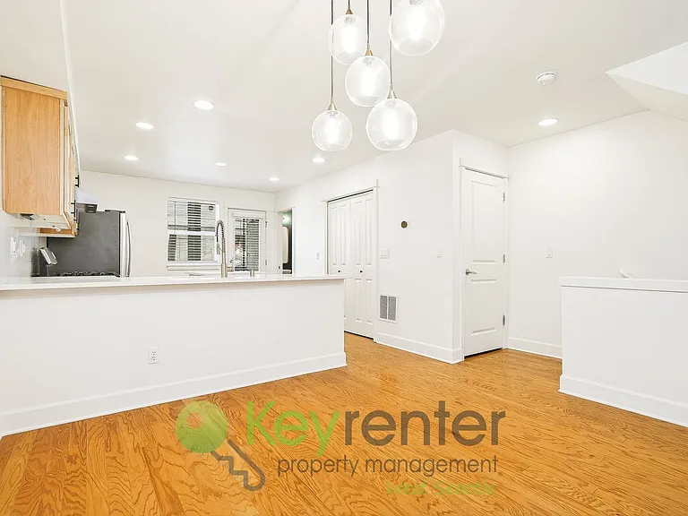2634 SW Myrtle St — Photo 10
