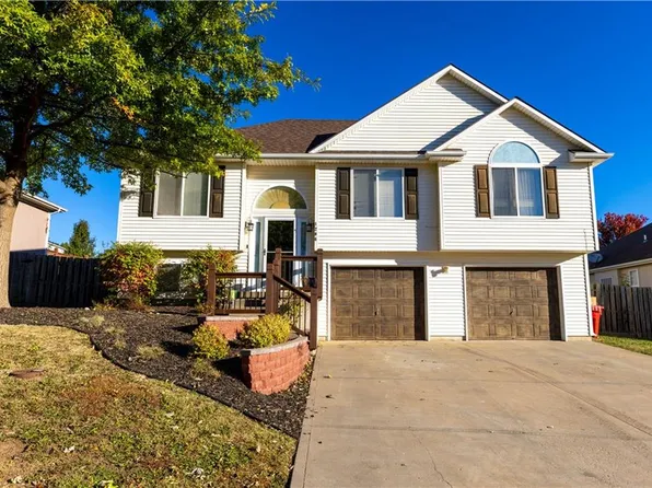 1206 NW Baytree Dr, Grain Valley, MO 64029