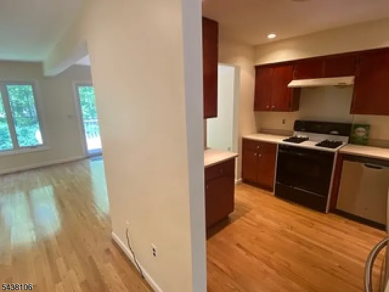 8 Stockton Ct — Photo 9