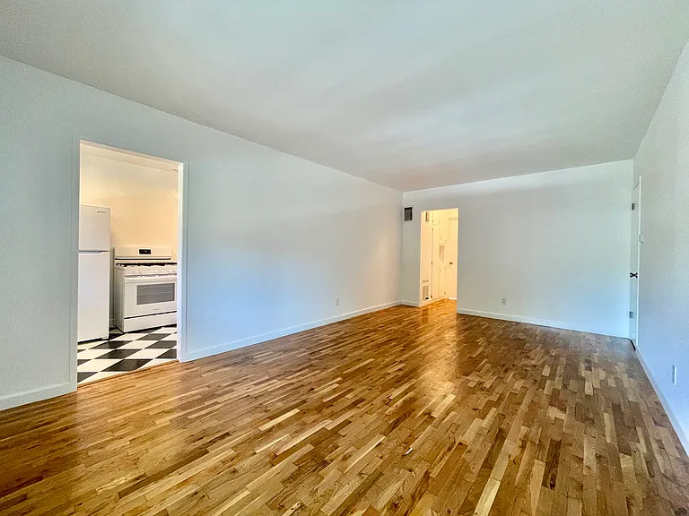 1120 N Curson Ave #5 — Photo 4