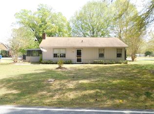 1302 Woodlawn Rd, Greenwood, SC 29646