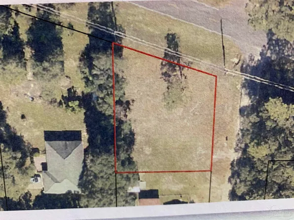 6401 Lynnwood Cir, Milton, FL 32583