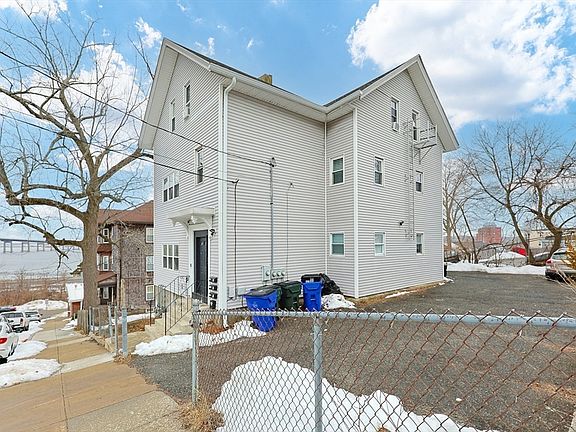 2nd image of 118 Maple St