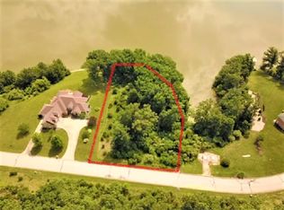 1908 W Shore Dr, Macon, MO 63552