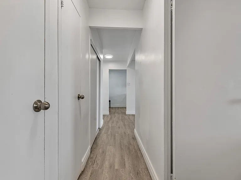 65 Thorncliffe Park Dr #906 — Photo 9