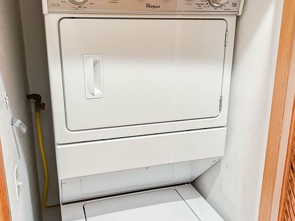 5th image of 2531 N Southport Ave #4