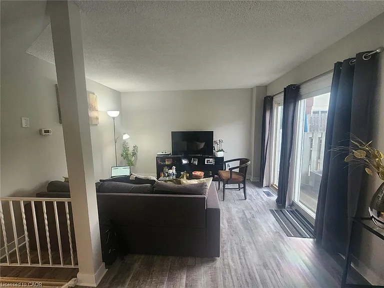 135 Chalmers St S #72 — Photo 4