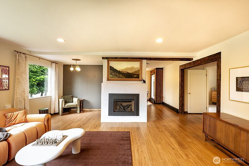 3rd image of 301 S Dunham Avenue