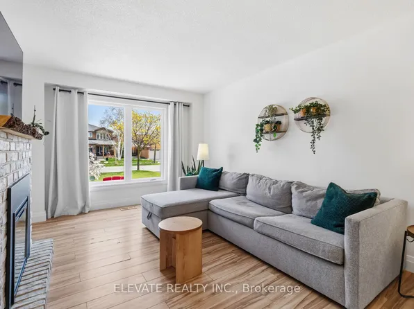 6220 Prairie Cir, Mississauga, ON L5N 5Y4