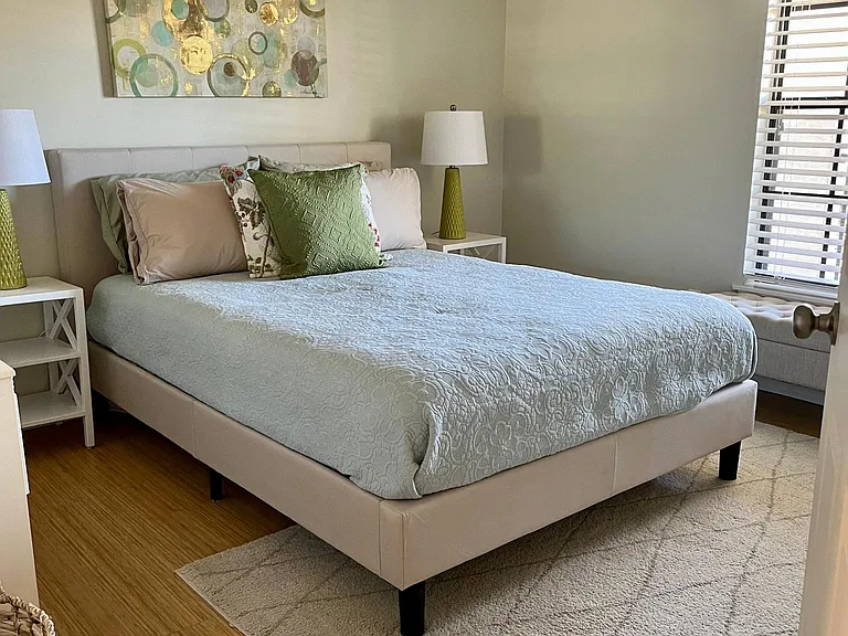 Queen bedroom ensuite