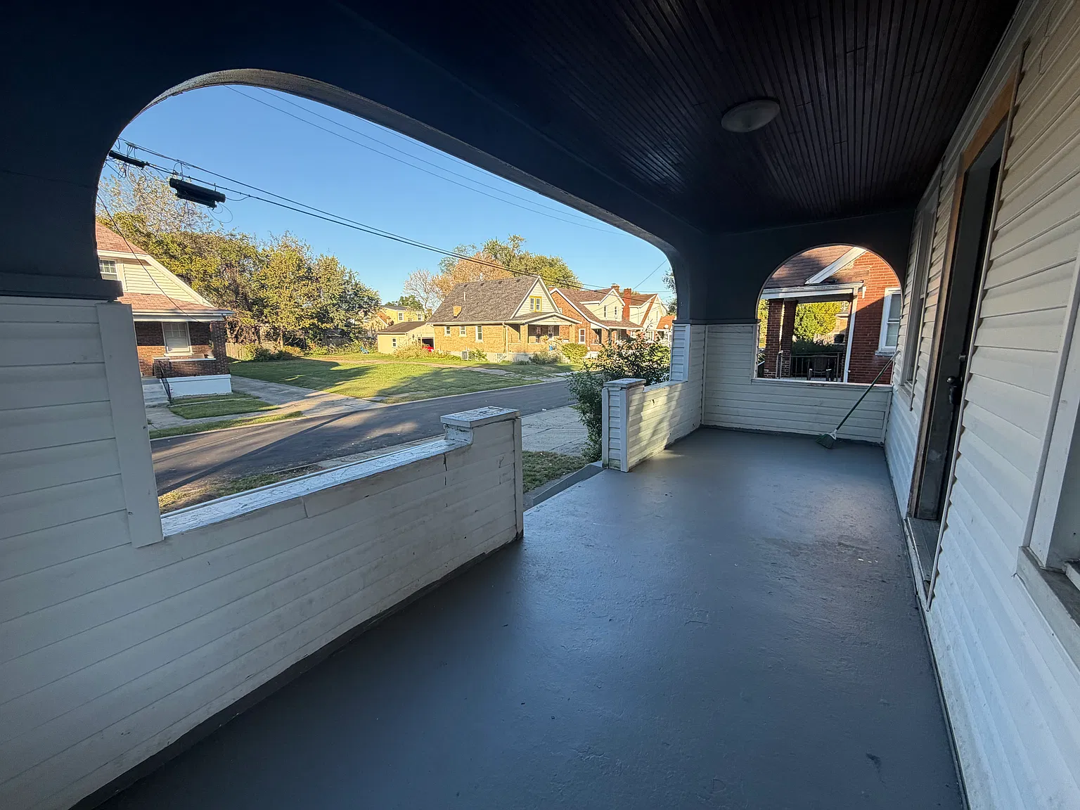 5 bed, 2.5 bath, 2002 sqft, $2,190 — Photo 2