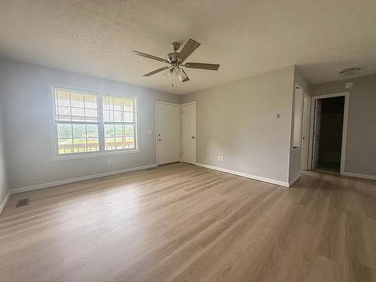 114 Judah Dr — Photo 4