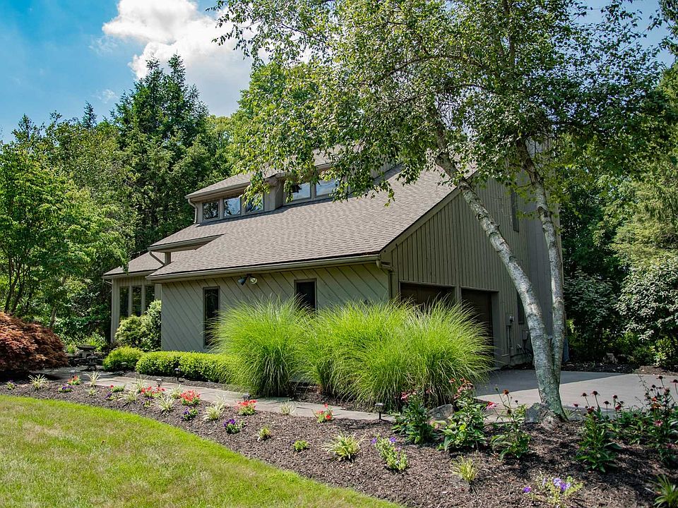 1st image of 49 Mansion Dr