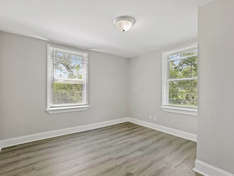 2441 Taylor Ave — Photo 13