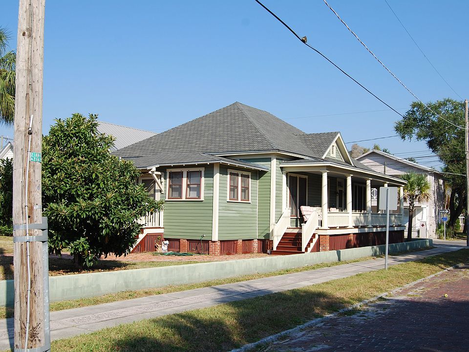 2nd image of 1917 E Columbus Dr
