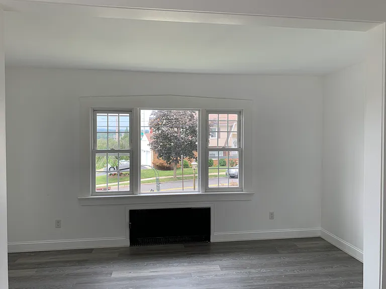 73 E Gouverneur Ave — Photo 6