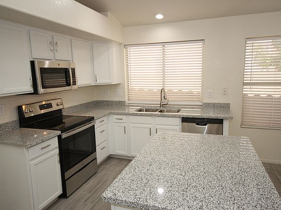 5th image of 2413 N 125th Dr
