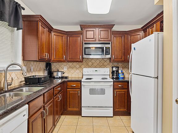 4th image of 1140 Park Forest Dr