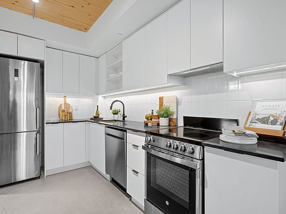 5th image of 188 Woodstock Ave E #410