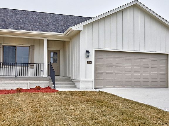2nd image of 105 Golf View Dr