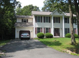 3220 Hamlet Dr, Tobyhanna, PA 18466