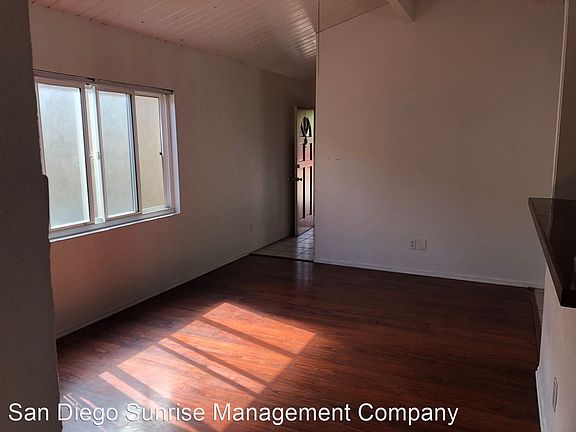 5th image of 2041 Garnet Ave Unit B