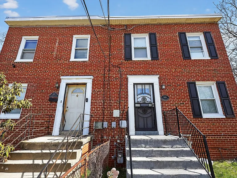 1105 Carrington Ave — Photo 2