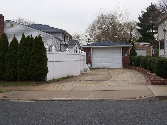 Detached Garage