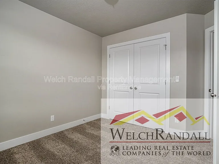 2542 S Andover St — Photo 22