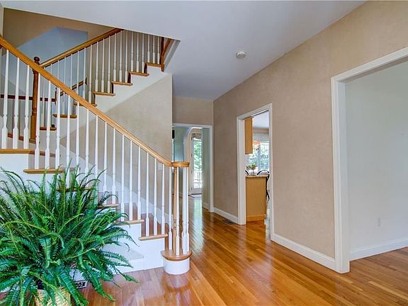 5th image of 25 Princess Pine Dr