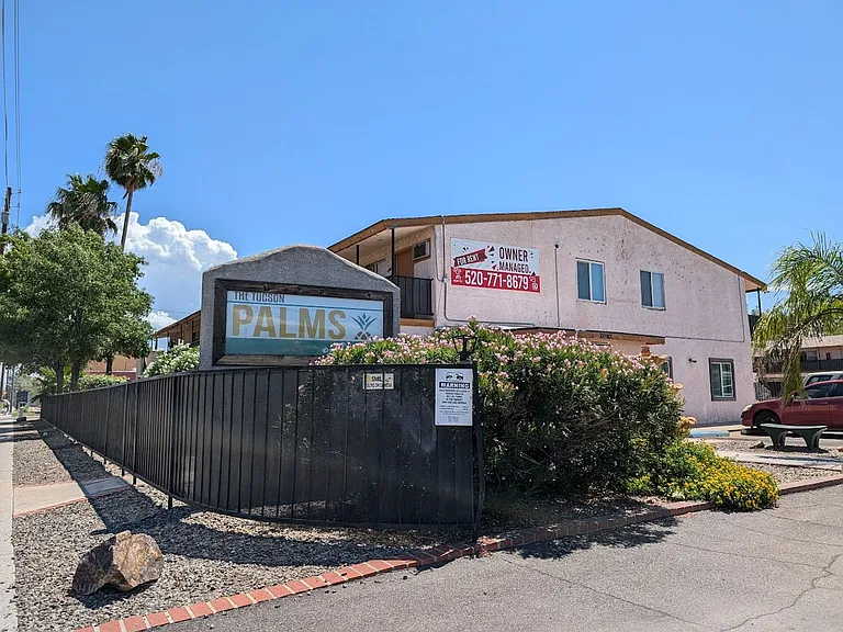 208 E Prince Rd — Photo 43