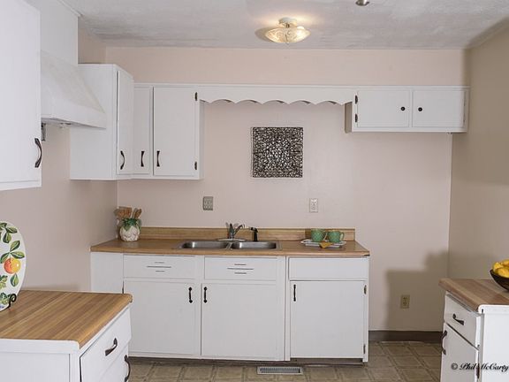 4th image of 3974 Hudson St