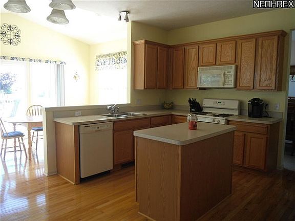2nd image of 27131 Waterside Dr