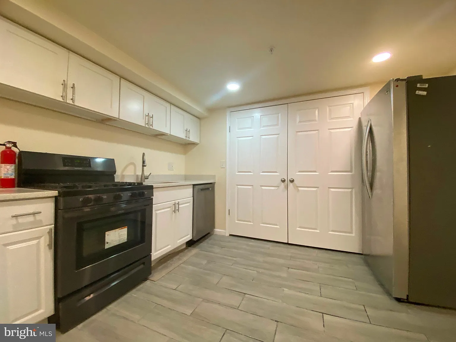 2 bed, 800 sqft, $1,500 — Photo 2