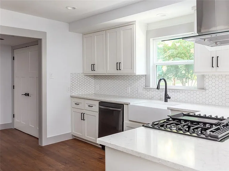 4612 Caswell Ave #A — Photo 11