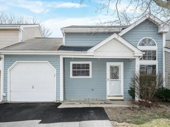 621 Nantucket Way #621, Island Lake, IL 60042