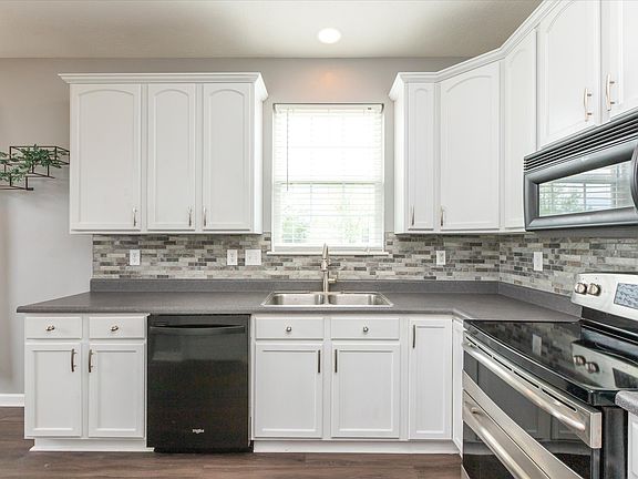5th image of 2715 Foxbriar Pl